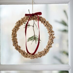 Alternative view of Håndlavet krans m. træperler