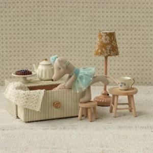 Alternative view of Dansemus i daybed, Lillesøster