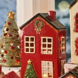 Alternative view of Hus t/fyrfadslys Stillenat juletræ foran huset