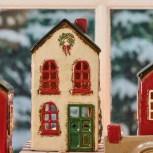 Alternative view of Hus t/fyrfadslys Stillenat grøn dør og krans i toppen