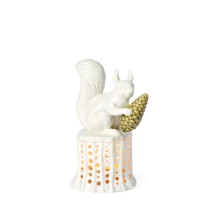 Egern på træstub til lys